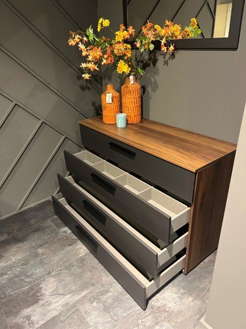 Image 1 of Nolte Alegro dresser with mirror