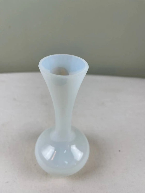 Antique opaline soliflore – Vases, Glass (photo 4 of 5)