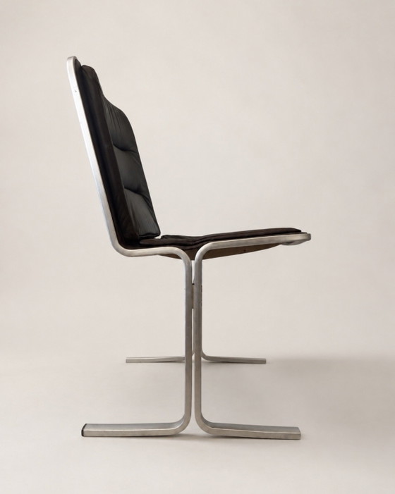 Raro set di 4 sedie da pranzo di Eric Sigfrid Persson — Svezia, anni '70 – Aluminium, Leather (photo 11 of 15)