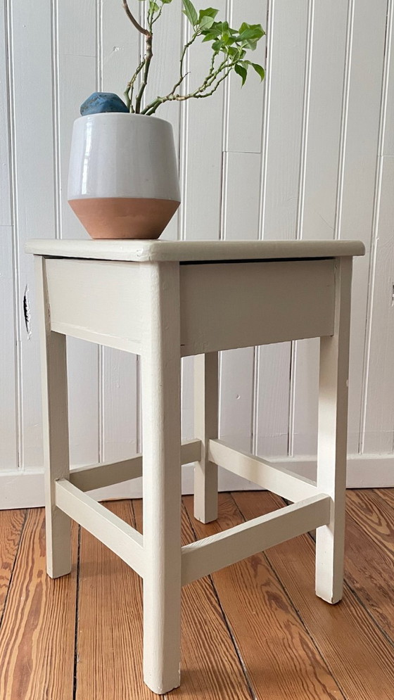 Image 1 of Sgabello vintage in legno verniciato beige