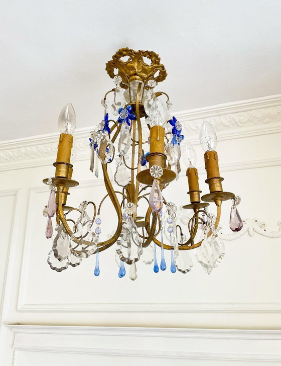 Image 1 of Lampadario antico a gabbia in bronzo dorato, con luce in cristallo di Murano color zaffiro.