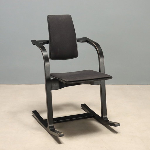 SET VON ZWEI Varier Actulum schwarze Designstühle