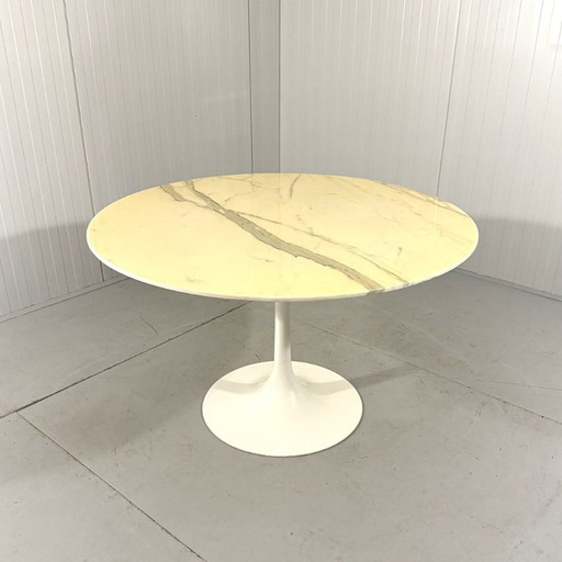 Round marble dining table with tulip-shaped base 1960s