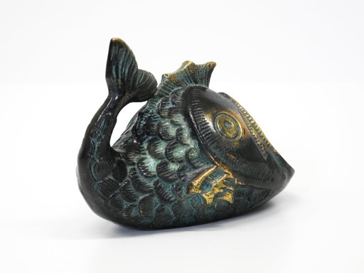 Beautiful Mid Century bronze table or hand ashtray by Walter Bosse in the shape of a fish