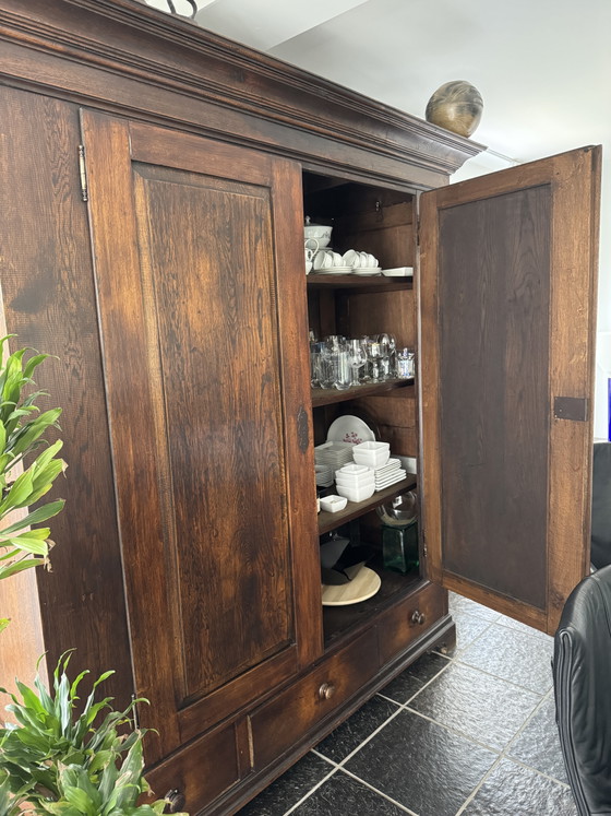 Wunderschöner antiker Schrank – Schränke, Metal, Wood (photo 6 of 6)