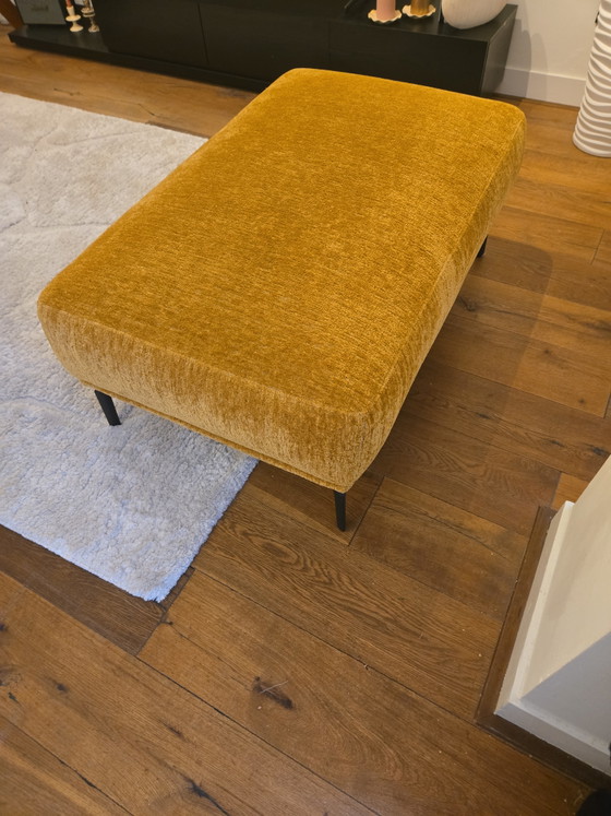 Otomana/sofá de dos plazas texturizado color amarillo mostaza – Haura Home, Loveseat (photo 4 of 5)