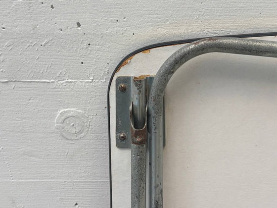 Image 1 of Opklapbaar bijzettafeltje met rood Formica blad, jaren 70