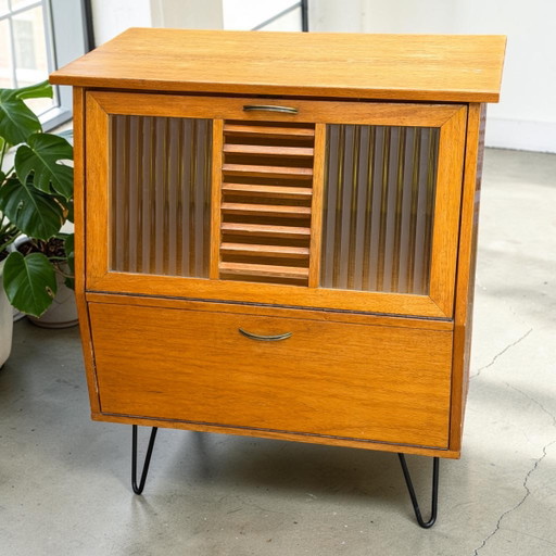 Vintage design sideboard with double flap