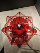 Paul secon? Futuristische Pendelleuchte aus Plexiglas und Nylonfaden im Weltraumzeitalter.
