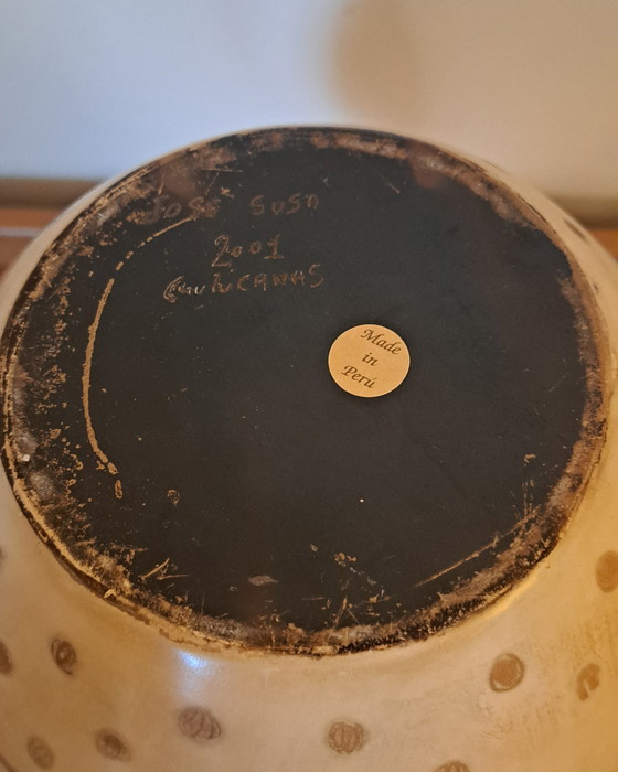 Image 1 of Chulucanas Pottery Vase – Signed by José Sosa (2001) – 28 cm – Peru – Beige & Brown – Collectible Art