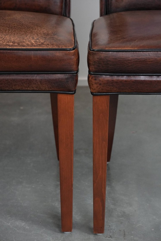 Image 1 of 4 chaises de salle à manger confortables en peau de mouton avec du caractère