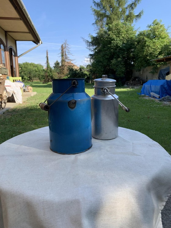 Blue and Aluminum Milk Cans, 1950s, Set of 2 – Decorative Objects, Aluminium (photo 4 of 7)