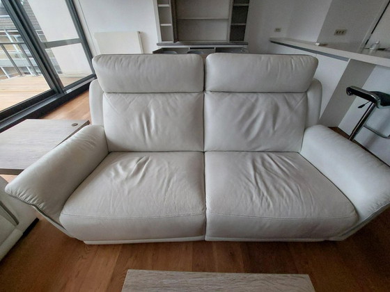 Image 1 of Salon 2 places