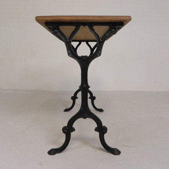 Image 1 of Table de bistrot avec plateau en chêne sur une structure en fonte, années 1930
