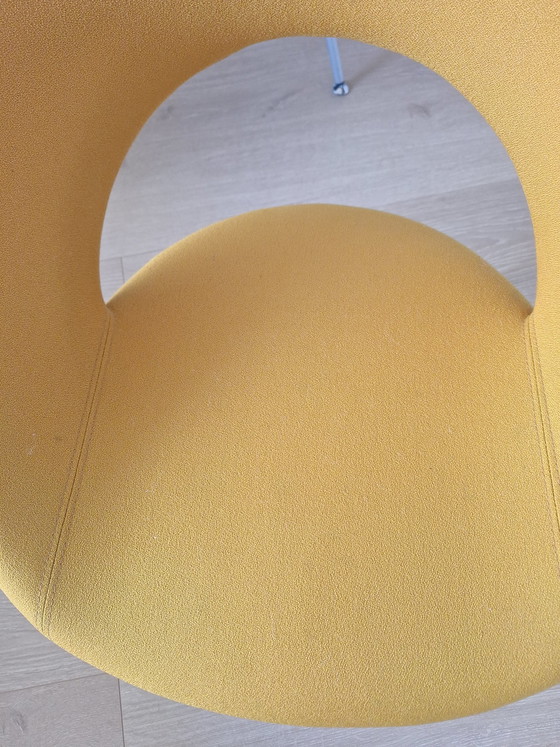 Image 1 of 4 x Artifort Nina dining chairs, set price. Fabric Gaja 62011 curry-ochre