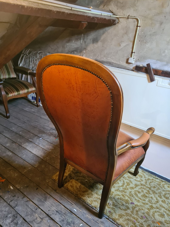 Image 1 of Sillón de cuero con reposabrazos