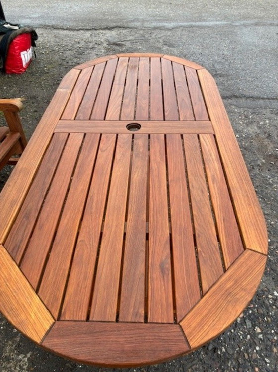 Image 1 of Mesa de jardín ovalada de teca Gloster de 209 cm x 98 cm, como NUEVA.
