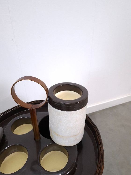 Image 1 of Bar portátil, vinoteca con ratán y plástico.