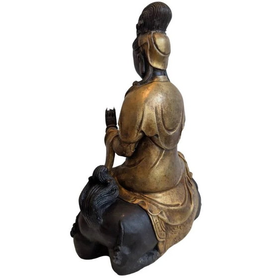 Guanyin sobre León – Escultura China de Bronce, Siglo XX – lote 153 – Bronze (photo 6 of 10)