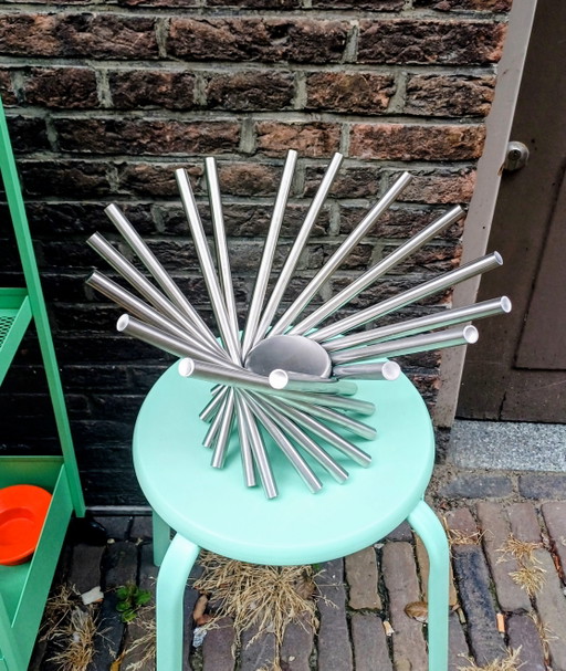 Fruit bowl made of stainless steel tubes