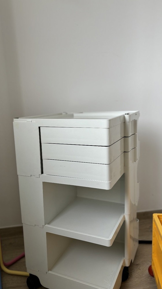 Joe Colombo Bobby B33 storage trolley Bieffeplast, Storage cabinet, Plastic, White (photo 5 of 8)