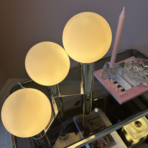 Lampe de table de l'ère spatiale en chrome avec globes opalins