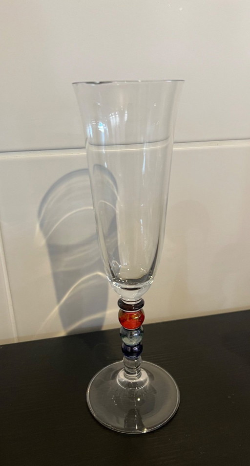 5 champagneglazen op voet