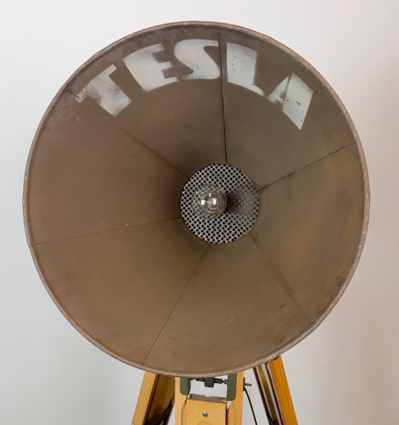 Large Industrial Factory Tesla Spotlight on Wooden Tripod, 1950s, Floor lights, Metal, Brown, Vintage (photo 2 of 15)