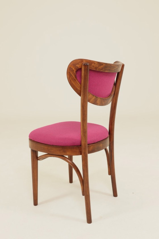 Image 1 of Vintage stoel van natuurlijk frambooskleurig wol en gebogen hout, 1960.