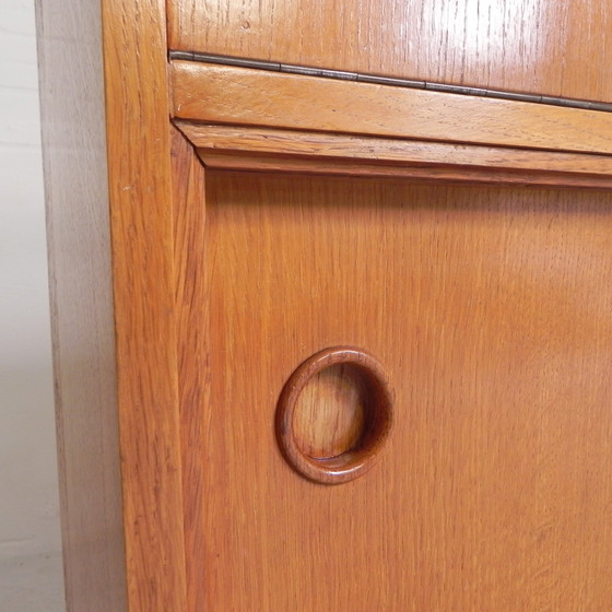 Image 1 of Secretaire met schuifdeuren op ranke poten, jaren 50