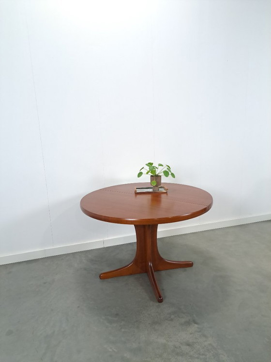 Image 1 of Rond ovaal teak uitschuifbare eettafel vintage