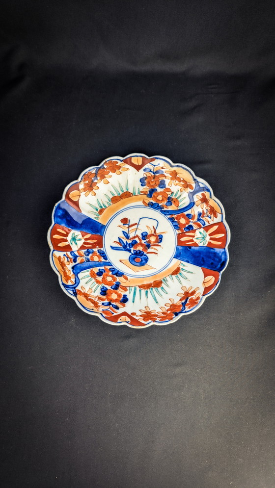 Image 1 of Imari porcelain plate with late 19th century Japanese floral design