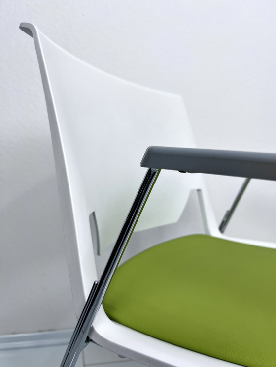 Image 1 of Haworth Very Comforto 62 con rivestimento del sedile e braccioli - impilabile