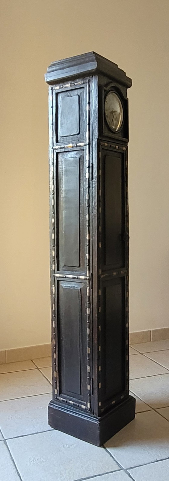 Image 1 of Colonne de rangement vintage avec horloge, bois massif