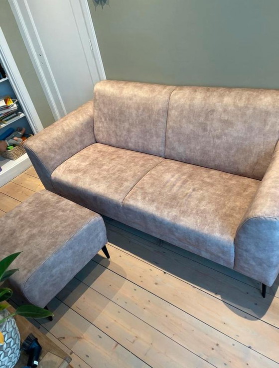 Image 1 of Mooie 2,5 Zits bank en hocker - zo goed als nieuw