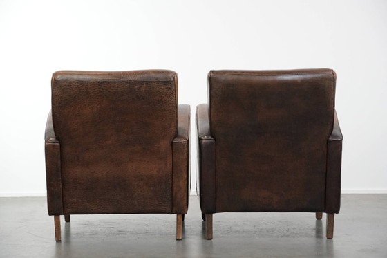 Image 1 of 2 x Vintage schapenleren design fauteuil in een donkere cognac kleur