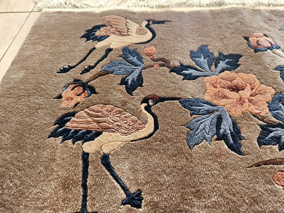 Handgeknoopt zijden vloerkleed met kraanvogelmotief, China, jaren 50 – Vloerkleden en tapijten, Silk (photo 7 of 18)