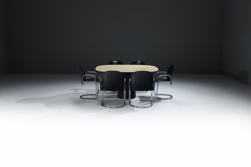 Rare table Tobio et chaises Dialogo Dessau par Afra E Tobia Scarpa pour B&B Italia
