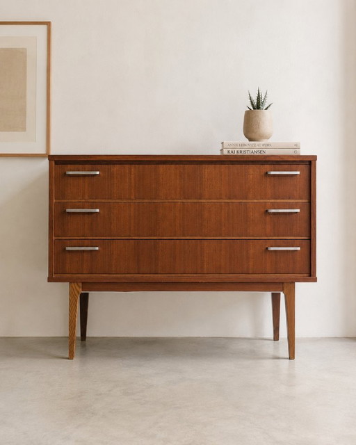 Commode van teakhout in Mid-Century Modern stijl