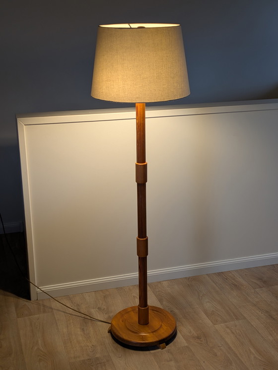 Image 1 of Lampada da terra brutalista svedese in pino – Solbackens Svarveri – anni '70 – Doppia E27