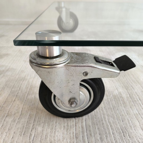 Image 1 of ✨✨ Wunderschöner Designer-Couchtisch aus Glas auf Rollen im Stil von Gae Aulenti Fontana Arte ✨✨