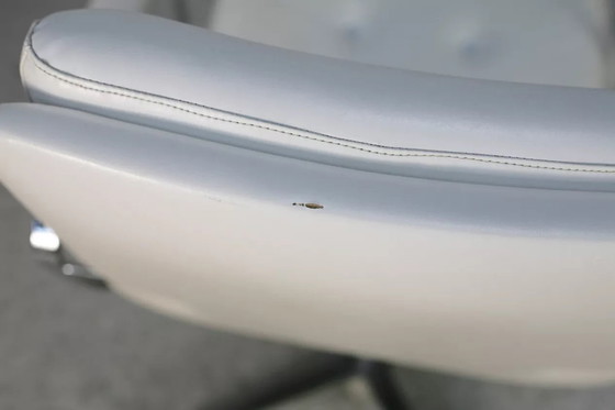 Image 1 of Poltrona girevole "Space Age" in acciaio e similpelle