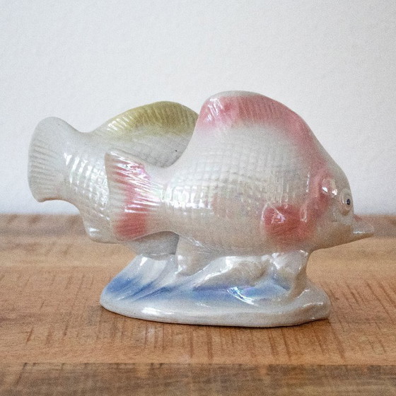 Image 1 of Retro Kitsch Vintage Vissenbeeldje, Pastelkleurig Porselein