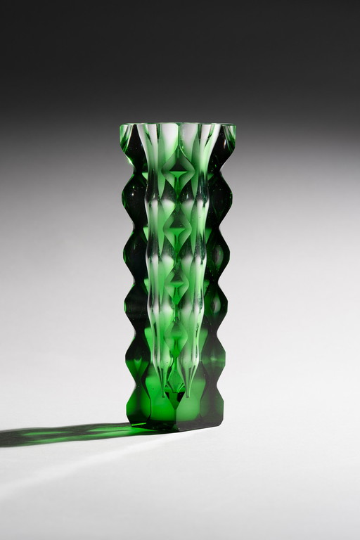 Exbor Oldřich Lipa (Lipský) Skulpturale smaragdgrüne Kunstglasvase Böhmen 60er Jahre