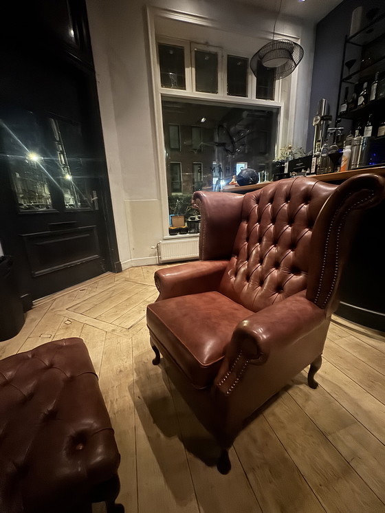 Image 1 of Chesterfield Queen Anne Sessel mit hoher Rückenlehne, extra breiter antiker Sessel aus herbstbraunem Leder