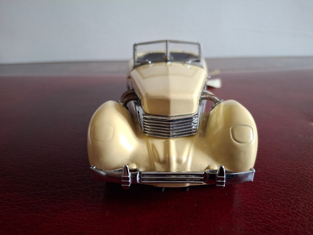 Franklin Mint Cord 812 Phaeton coupe 1937 1/24 | €59 | Whoppah