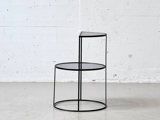 Table d'appoint sculpturale en métal noir et verre fumé – Tables basses, Glass (photo 3 of 18)
