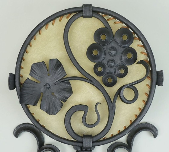 Image 1 of uitstekende 1970 vintage wandlamp smeedijzer en perkament koch & sons brutalistisch rustiek ontwerp