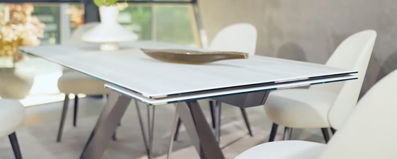 Image 1 of Table à manger New Roche Bobois