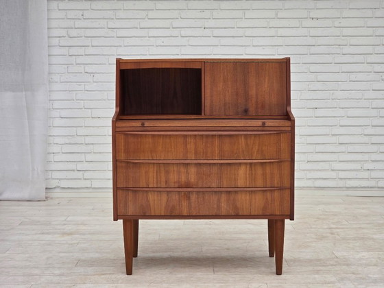 Image 1 of Deense commode uit de jaren 70 met een inklapbare spiegel, gemaakt van teakhout.